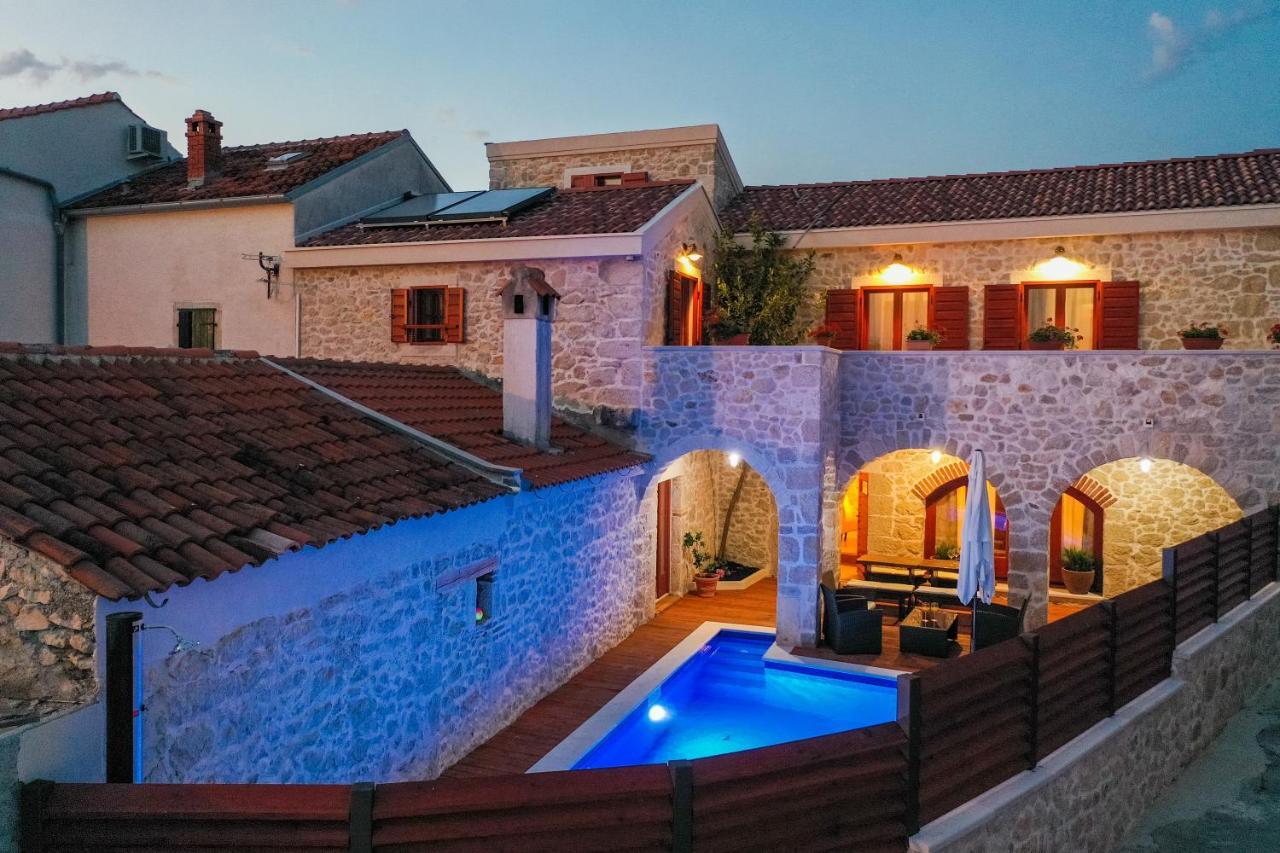 Holiday Home Mare Петрчане Экстерьер фото