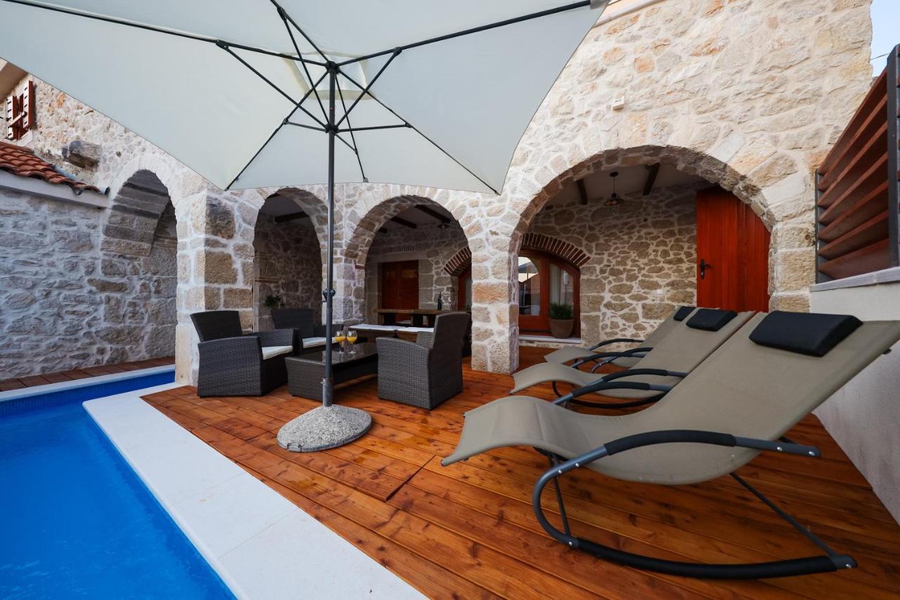 Holiday Home Mare Петрчане Экстерьер фото